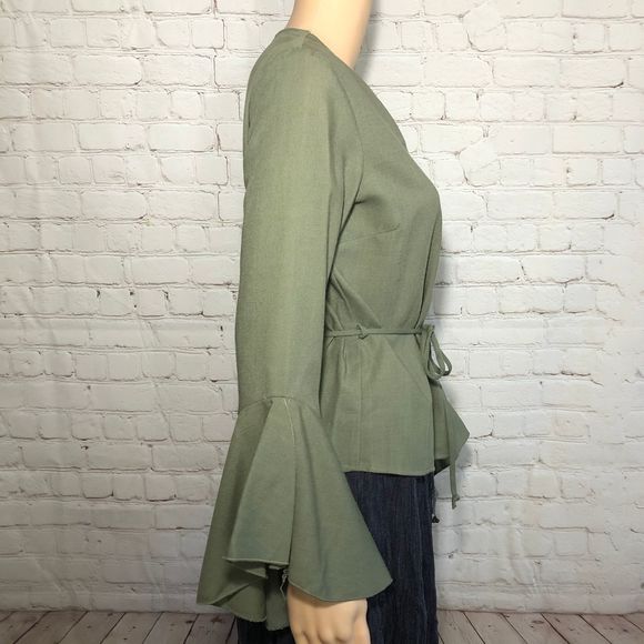 NEW 2/$10‎ Bell sleeve top by Anne Charles - Picture 2 of 3